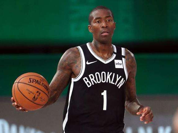 媒体人：李海新在联赛首轮就有严重误判；为长春亚泰感到不平（媒体人质疑李海新联赛揭幕战严重误判，为长春亚泰鸣不平）