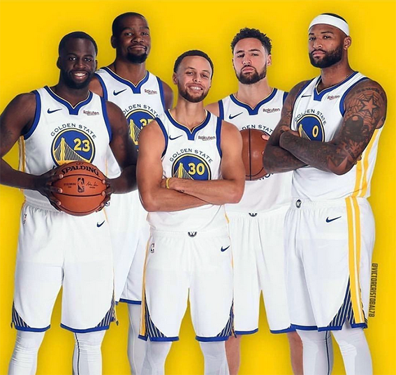 一记扣篮点燃全场（震撼灌篮引爆全场）