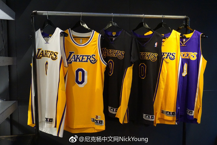 库尔图瓦：比赛中我在想“幸好我和姆巴佩是队友”（库尔图瓦：比赛时我心想，幸好姆巴佩是我队友）