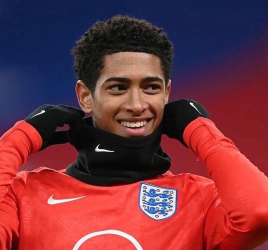 皇马后卫伤6个停2个，下轮西甲或只有2名正印一线队后卫可用（皇马后防告急：六伤两停，下轮西甲或仅剩两名一线队正印后卫可用）