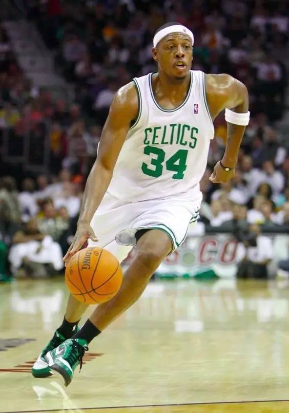 连续得分上双！混血后卫朱正首发出战25分钟8中7得到20分3助2断（混血后卫朱正首发25分钟8投7中砍20分3助2断，连续场次得分上双）