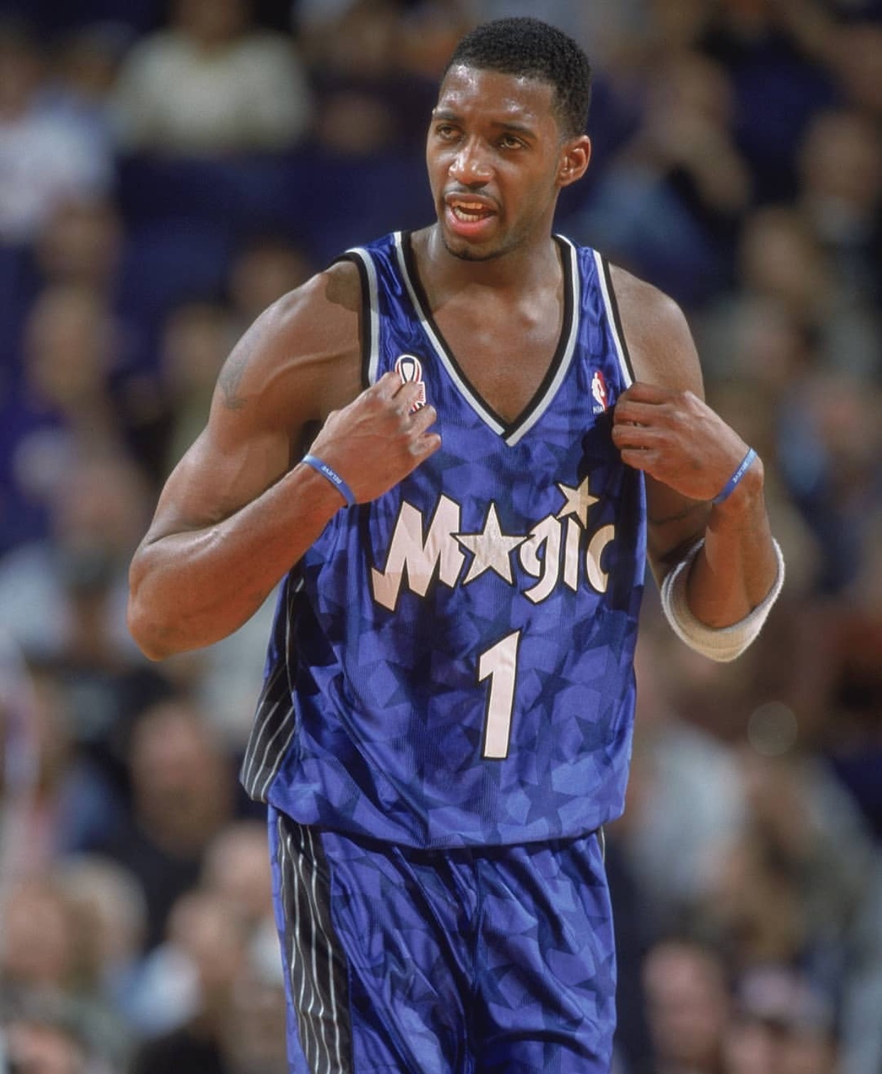 🦅官方：水晶宫将身穿我们的2025／26赛季红蓝配色主场球衣（🦅官宣：水晶宫将身披我们2025／26赛季红蓝主场战袍）