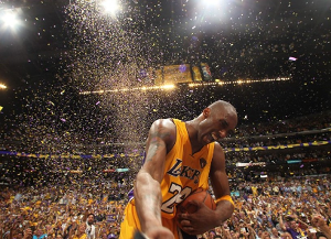 葡体中场西蒙斯：拜仁是支非常强大的球队，我们可以昂首离开（葡体中场西蒙斯：拜仁极具实力，我们依旧能昂首离场）