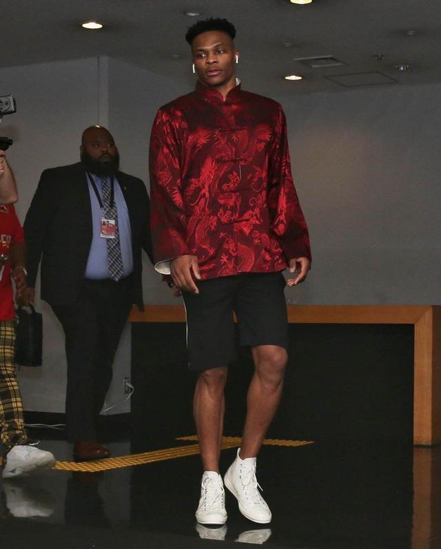 足球国足队内对抗赛出现精彩世界波（国足队内对抗赛上演精彩世界波）