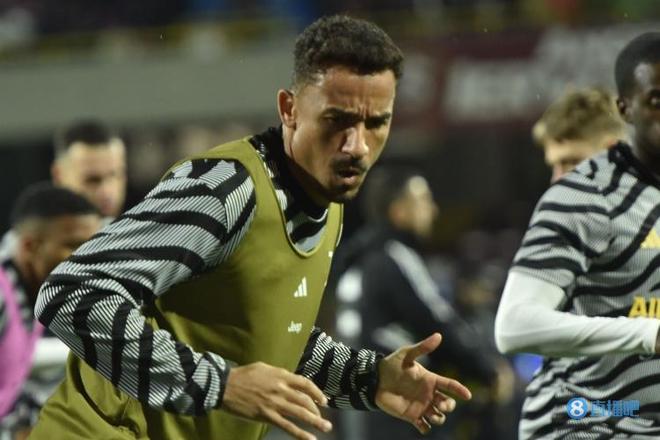 最后时刻替补登场，阿方索时隔262天伤愈复出（伤停262天后，阿方索终场前替补复出）