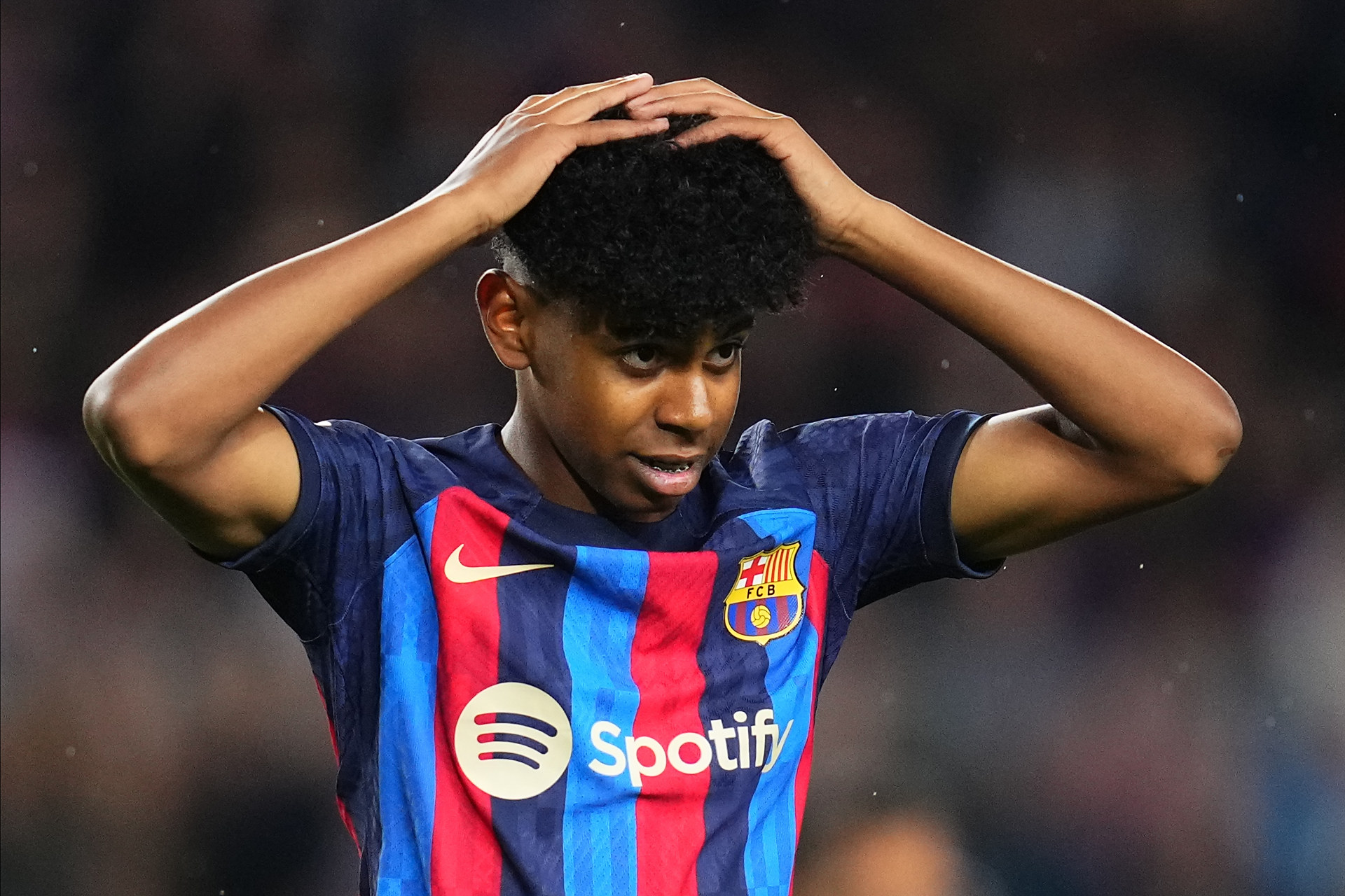 决战时刻梦游！康宁汉姆15中5得到17分7篮板7助攻（关键时刻低迷，康宁汉姆15投5中拿下17分7篮板7助攻）